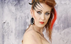 393 Isabella Lui como chica guerrera del futuro de oro