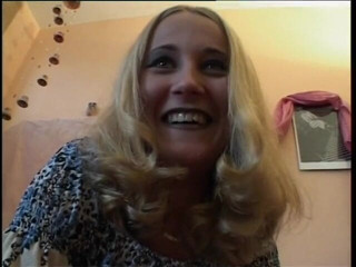 German amateur - 100% German hardcore videos: Melanie из Гамбурга показывает свою симпатичную киску