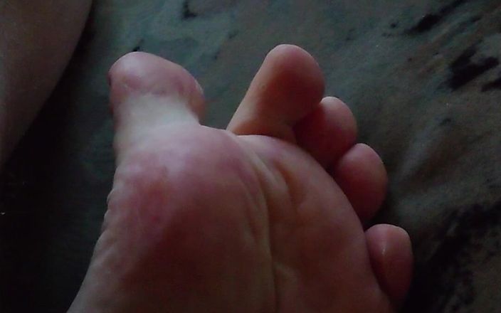 Carmen_Nylonjunge: Le dita dei piedi divertenti nel pomeriggio