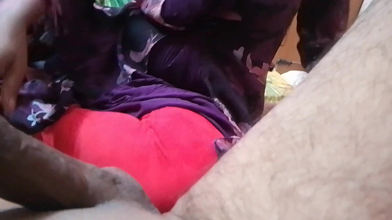 Skydreem1104: Chica mallu chupa el pene de su marido