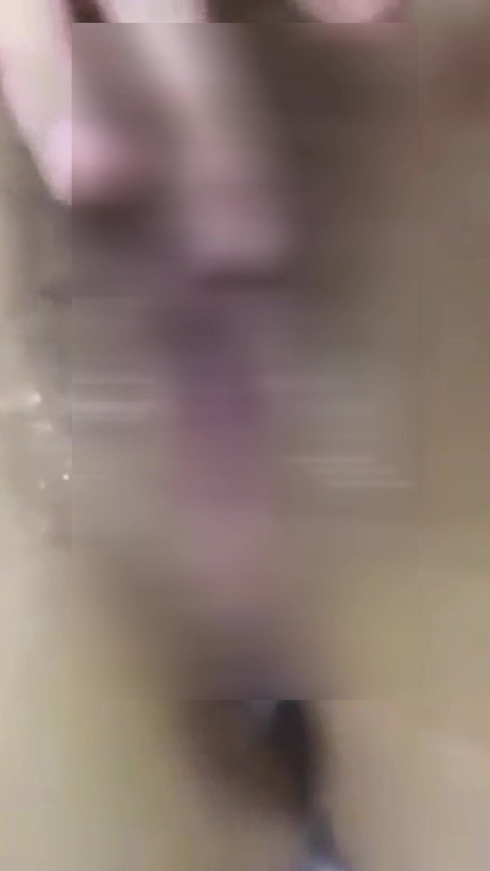 yellowsubmarine: Masturbazione sapiente davanti alla telecamera