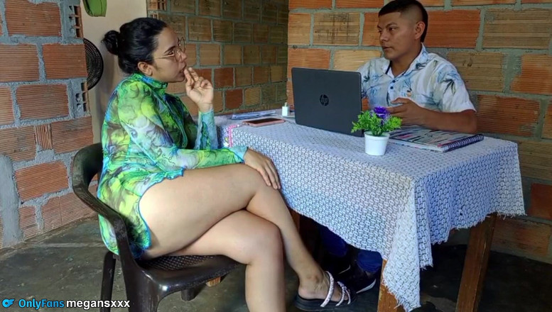 MeGanSxx: Questa stronza vuole il lavoro e io l'ho messa a...