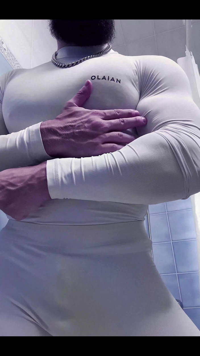 Mister Stone: Olhe para aquele músculo grosso em spandex!