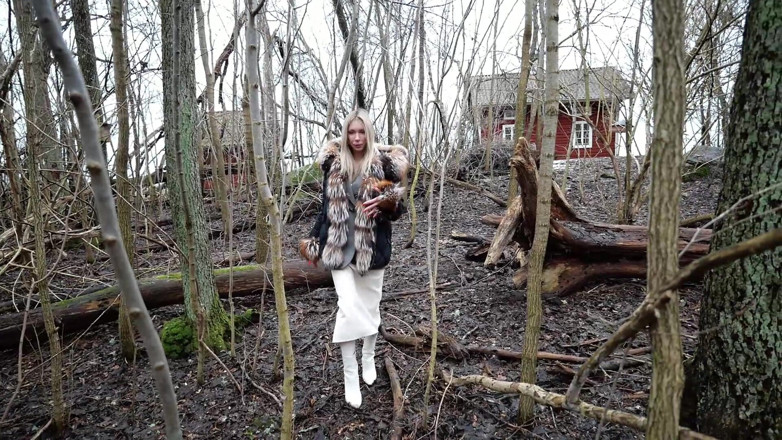 Eronordic: アウトドアでセクシーなブロンドの女の子がペニス好き