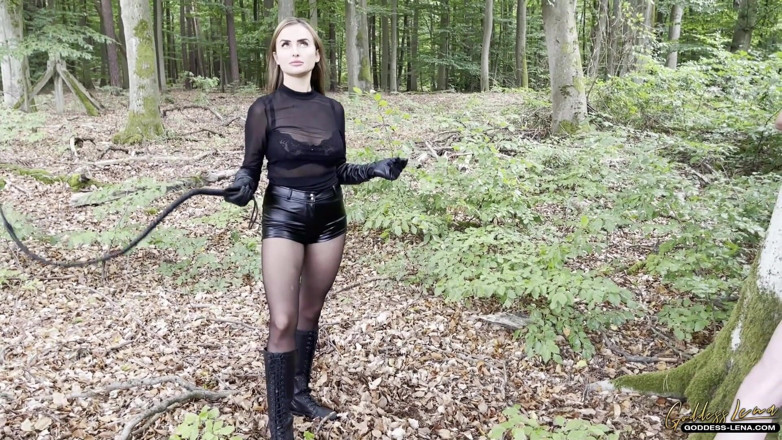 Goddess Lena: Fouettée sur l'arbre