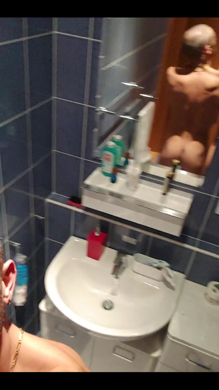 Boy jerking off: 在家放松