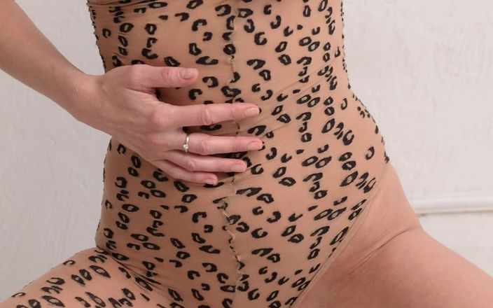Sonya Pretty: Fille nue