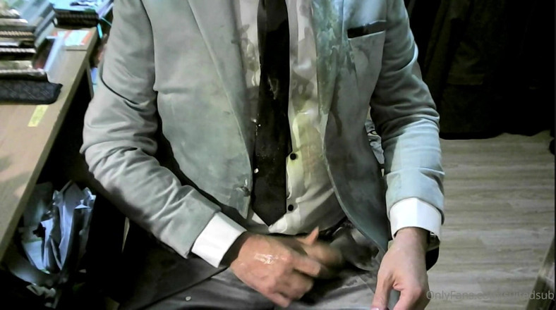 SuitedSub: Gunging một bộ đồ nhung