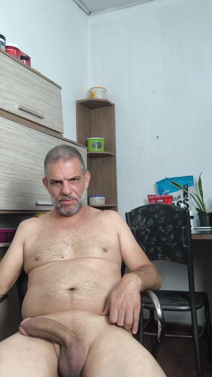 Carmona's father: masturbasi ke air mani yang lezat