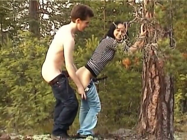 Radical: Teenagers outdoors fucking hard