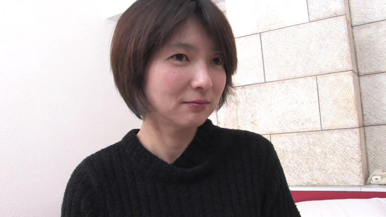 Asian threesomes: Tatlı Japon orta yaşlı seksi kadın iki sert yarak alıyor