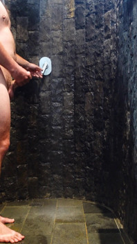 Milf voegt zich bij me onder de douche en krijgt daarna een goede rit