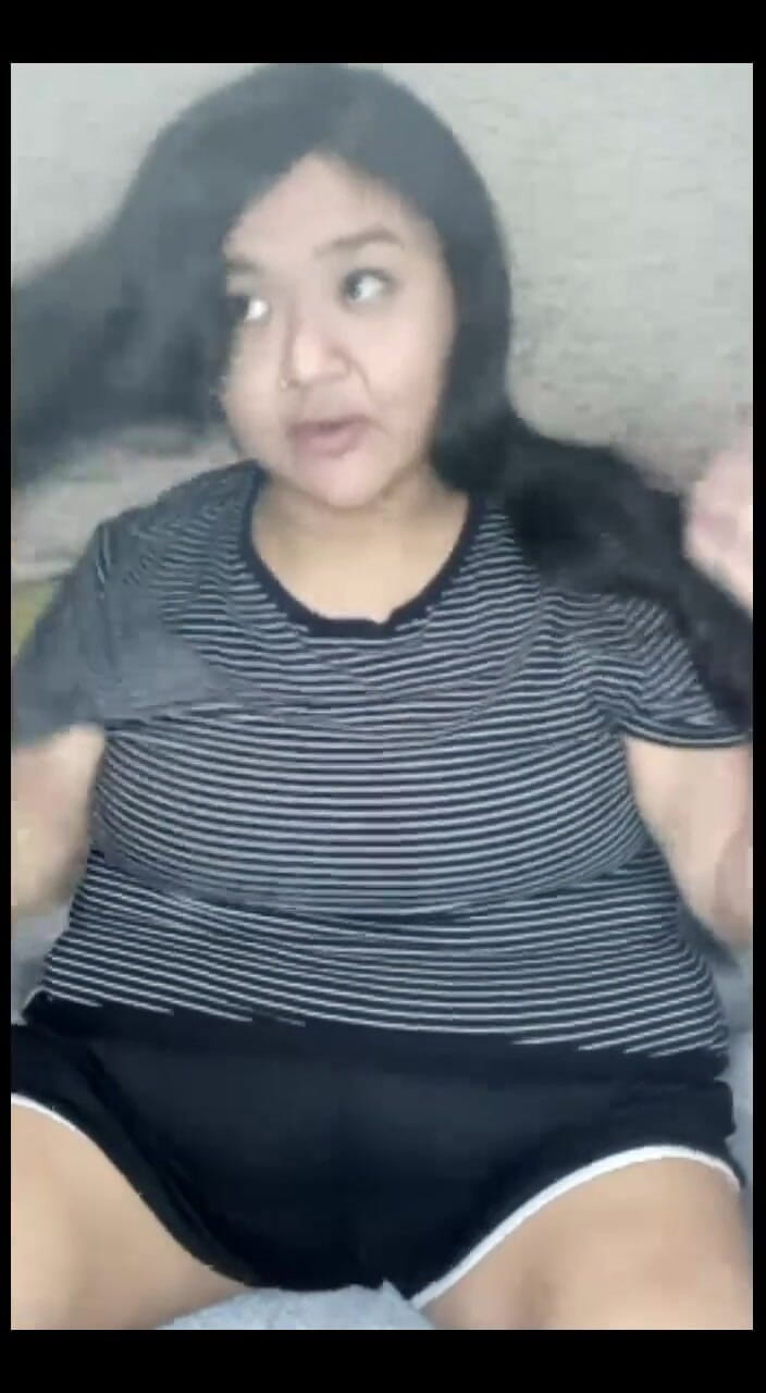 DeesDeepThroat: Nedávná sólo hra s hračkou