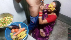 FireeCouple: Sexy bhabhi xxx šuká v kuchyni při ranním vaření