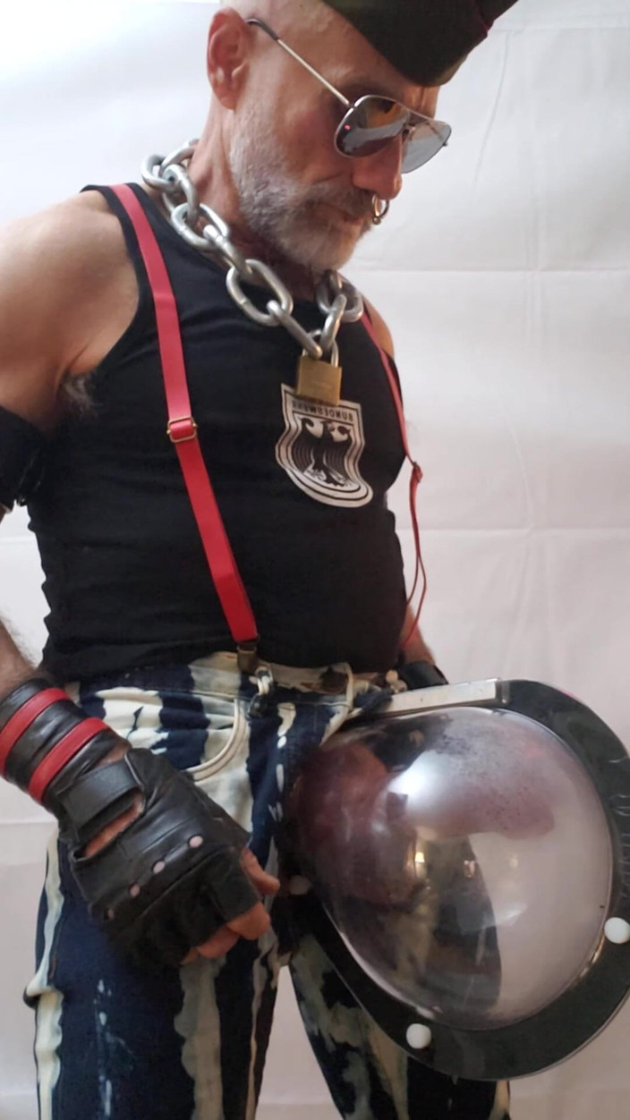Muscles Cigar FFPig: Pipe táta pumpuje koule a ptáka v monstertube