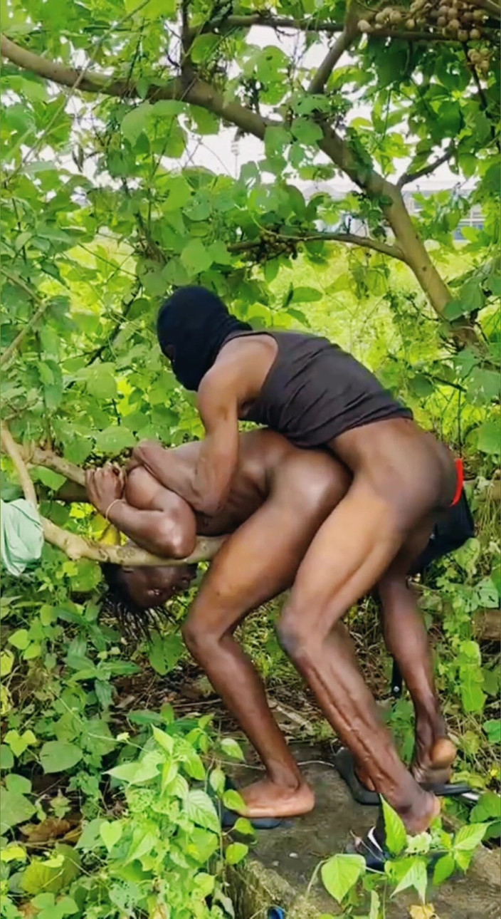 BlaqHandSomeGuy: Draußen: Sex Im Busch