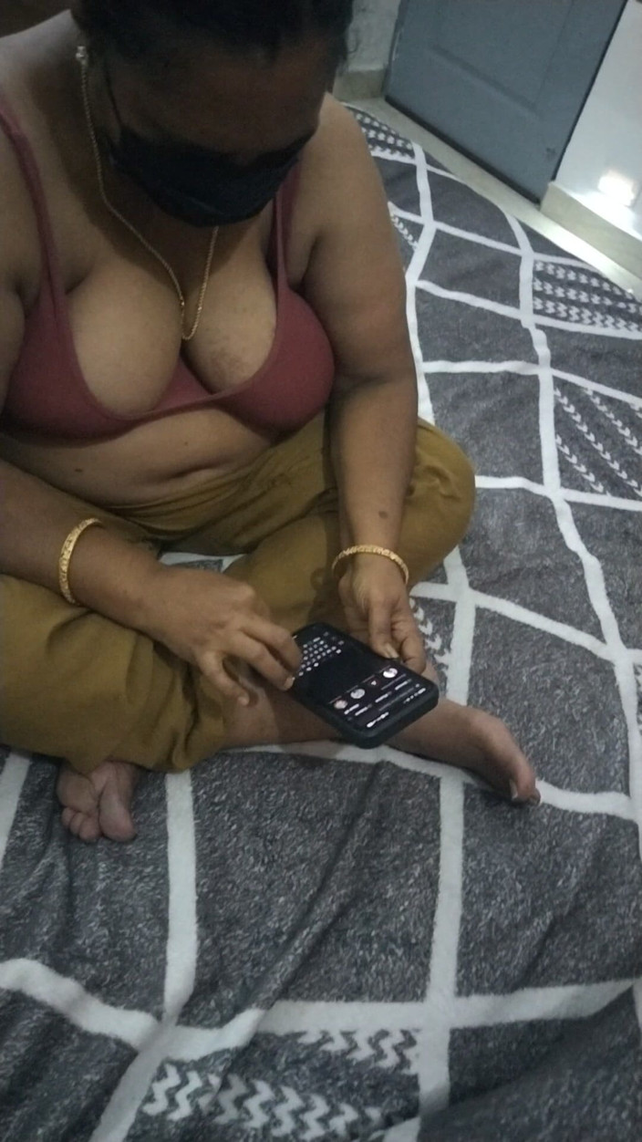 Priya aunty: Ngomong jorok di ranjang