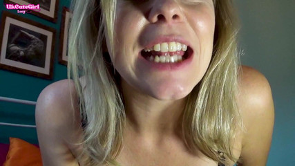 UKCuteGirl: 小さな男がニッカーの引き出しを隠す驚きがむさぼり食った!