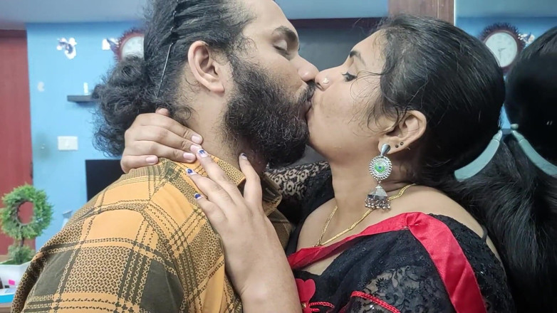 Vaigavarun45: Cặp đôi Mallu đụ nóng bỏng trong saree, loại bỏ saree và đụ...