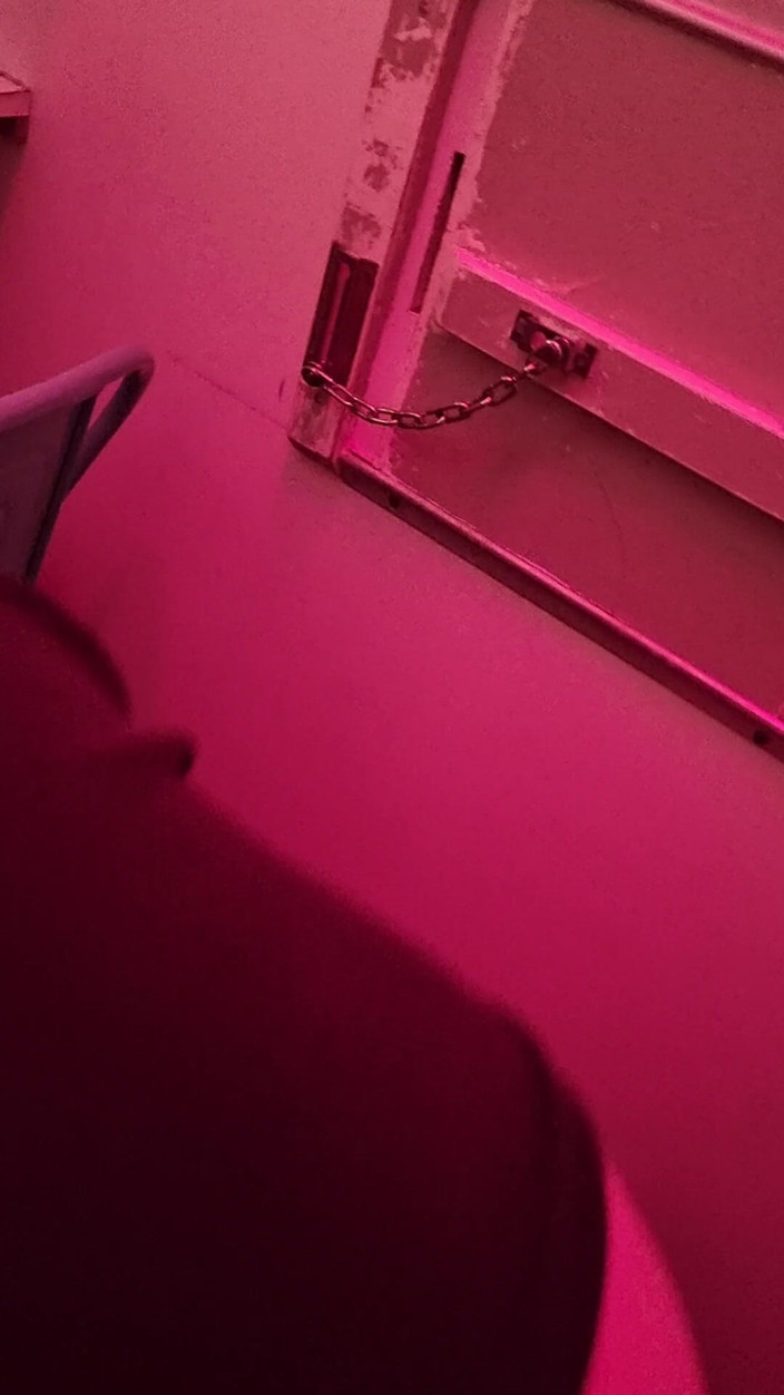 R b hubby: Outro gloryhole estranho para a buceta apertada da esposa