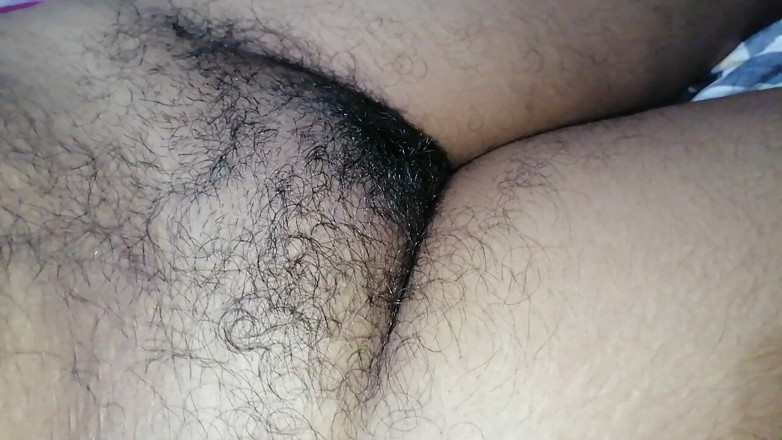 Sweety In Bed: Natural Hairy Breasts Gives Full Body Show