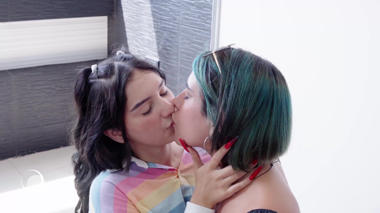 MinGalilea: Min Galilea proposes to Kylie Eilish to make her famous...