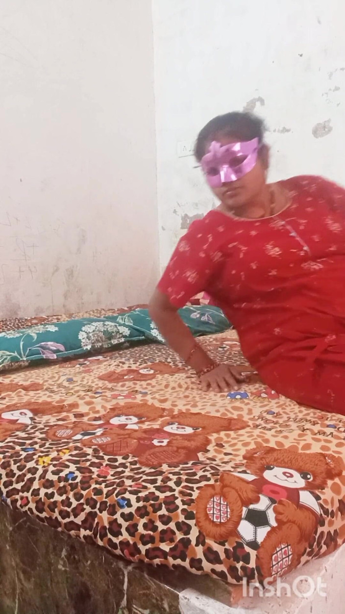 Bed: 美しいインディアン主婦のセックス