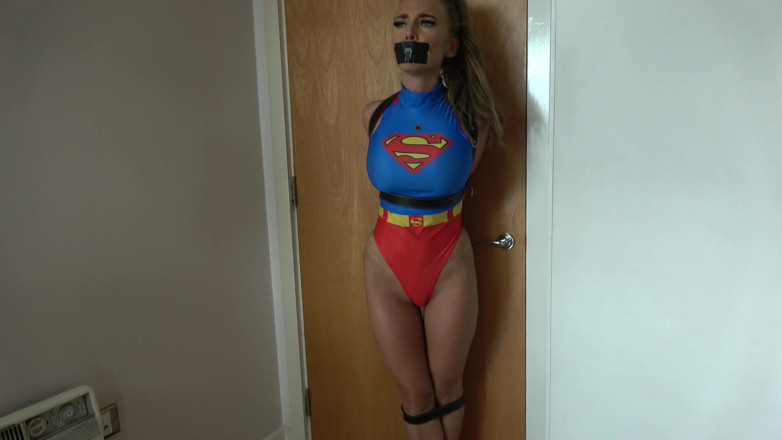 Latina Fetish: Koszmar halloweenowy Emmy: superwoman Związana i tapegagged w nieuniknionej niewoli...