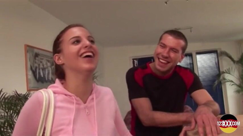 123XXX - 100% Amateurs: Německá holka s úžasným tělem je ošukaná jako nikdy předtím