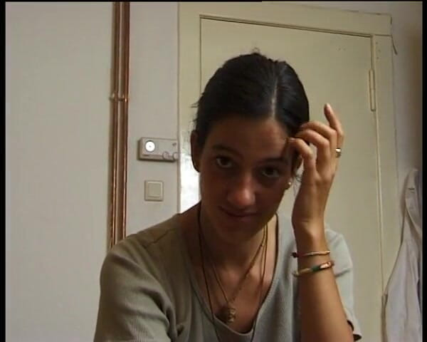 Mature Climax - 100% Mature Videos: Śliczna amatorska dziewczyna pokazuje swoją owłosioną cipkę i ładne cycki