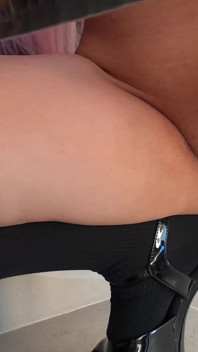 Chica îi suge pula tare a bunicului german
