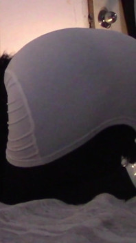 아름다운 엉덩이를 가진 MILF가 정액을 삼키는 구강성교를 한다