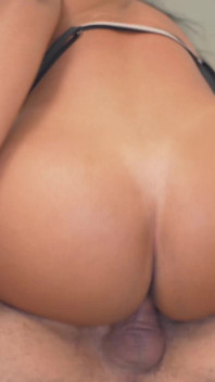 Une salope en appartement veut un creampie