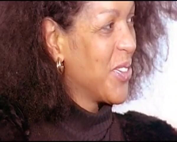 German's Lesbian: Ebony lady slickar sin tyska bästa vän i strumpor