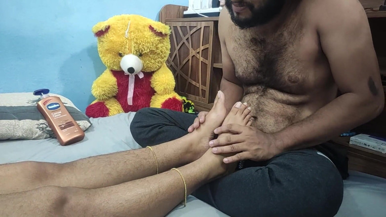 Vaigavarun Feet romance: Feet and Leg Massage