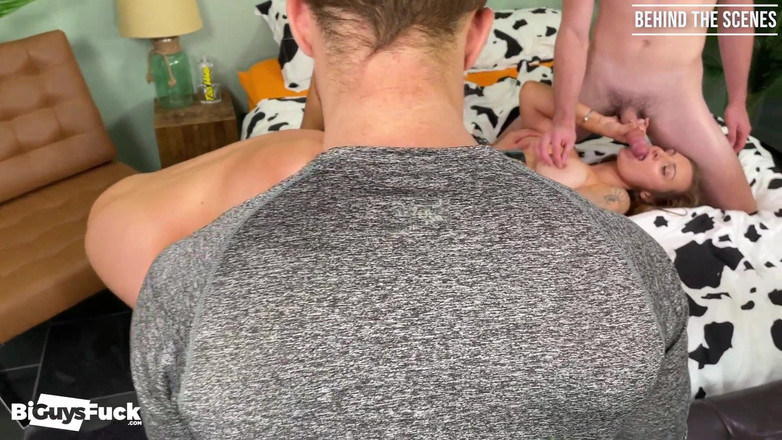 Bi Guys Fuck: Co przechodzi przez umysł dziewic, zanim straci to wszystko przed...