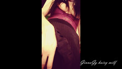 GinnaGg: Zlobivá žena v domácnosti stříká v kuchyni a postříká stůl Ginnagg