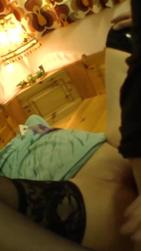Bruneta matură are fața unsă cu spermă