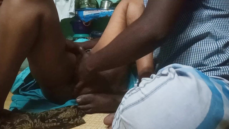 Priyanka314: Tamilská žena v domácnosti s vysokoškolským klukem