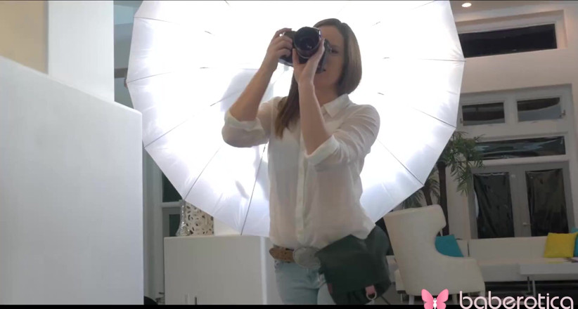Baberotica: Jenna J Ross masturbiert, während sie an lesben denkt