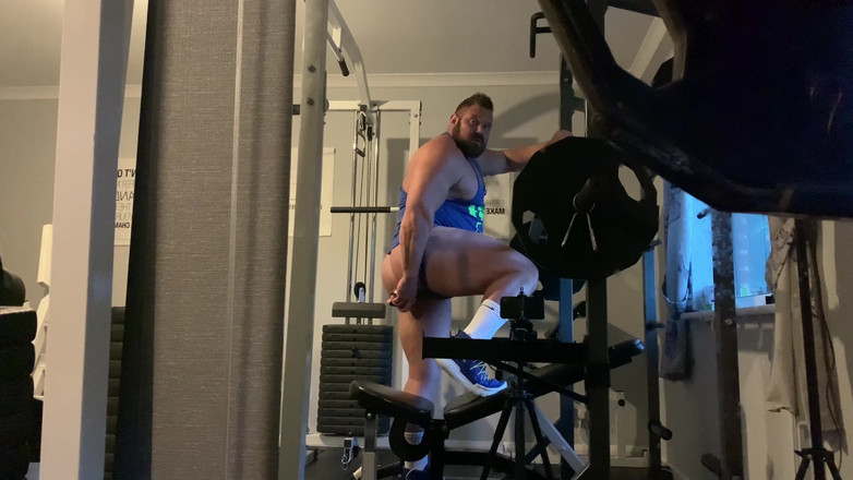 Jack stacked: 체육관에서 애널 딜도 섹스