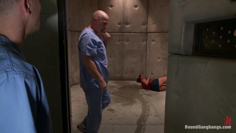 Bound Gang Bangs by Kink: Penthouse pet Phoenix Marie zostaje zdjęta i ostro zerżnięta w...