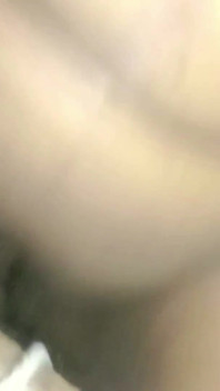Indyjska śliczna Bhabhi Seema fucked secret z sąsiadem mężczyzna w jej sypialni wirusowy seks wideo