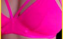 Wifey Does: Wifeys fantastiska bröst i en het rosa behå