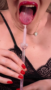Urethral Cumplay JOI: Bohyně dojí 3 záběry se skleněnou brčkou