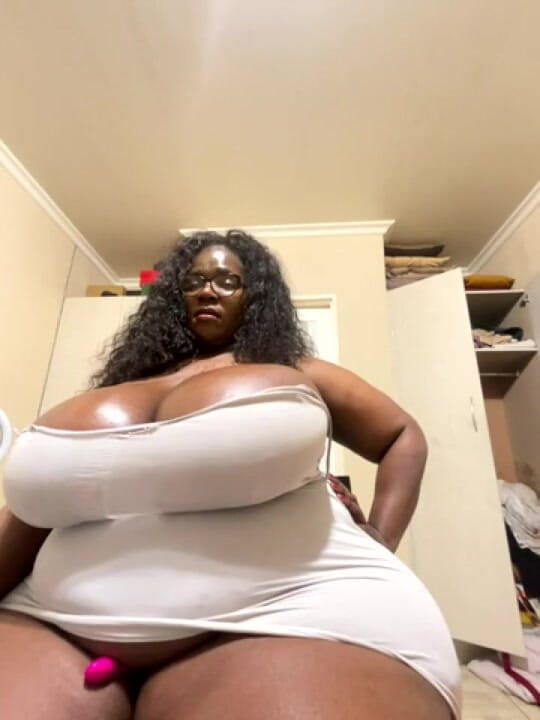 Legendary Booty Overdose: Busty BBW MILF Striptease &amp; Titsplay