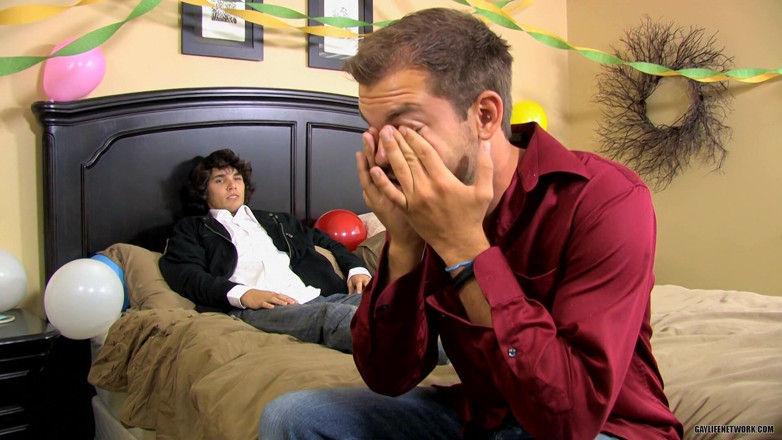 Lollipop Twinks: Getting a Perfect Gift From the Best Man