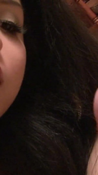 Travesti negra Jennie cavalga o pau de um cara