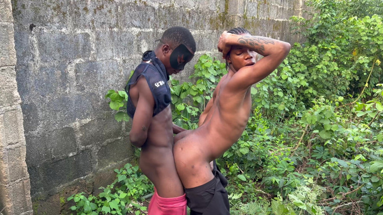 Baddestboyxxx: ฉากนี้ลงจากทางรถไฟจนหมด