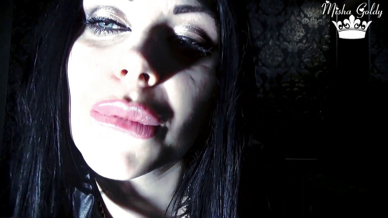 Goddess Misha Goldy: Xuất tinh bên trong cổ họng của phù thủy gợi...